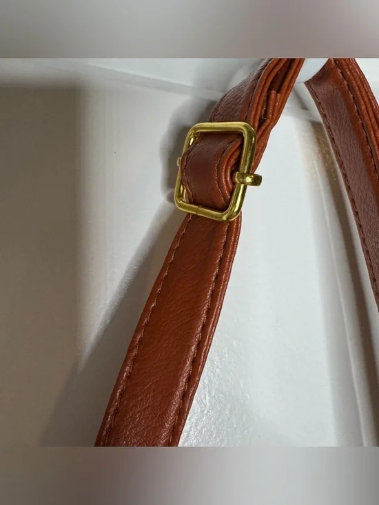 Woven wicker Crossbody Bag with Brown Trim magnetic closure adjustable summer - Picture 5 of 9